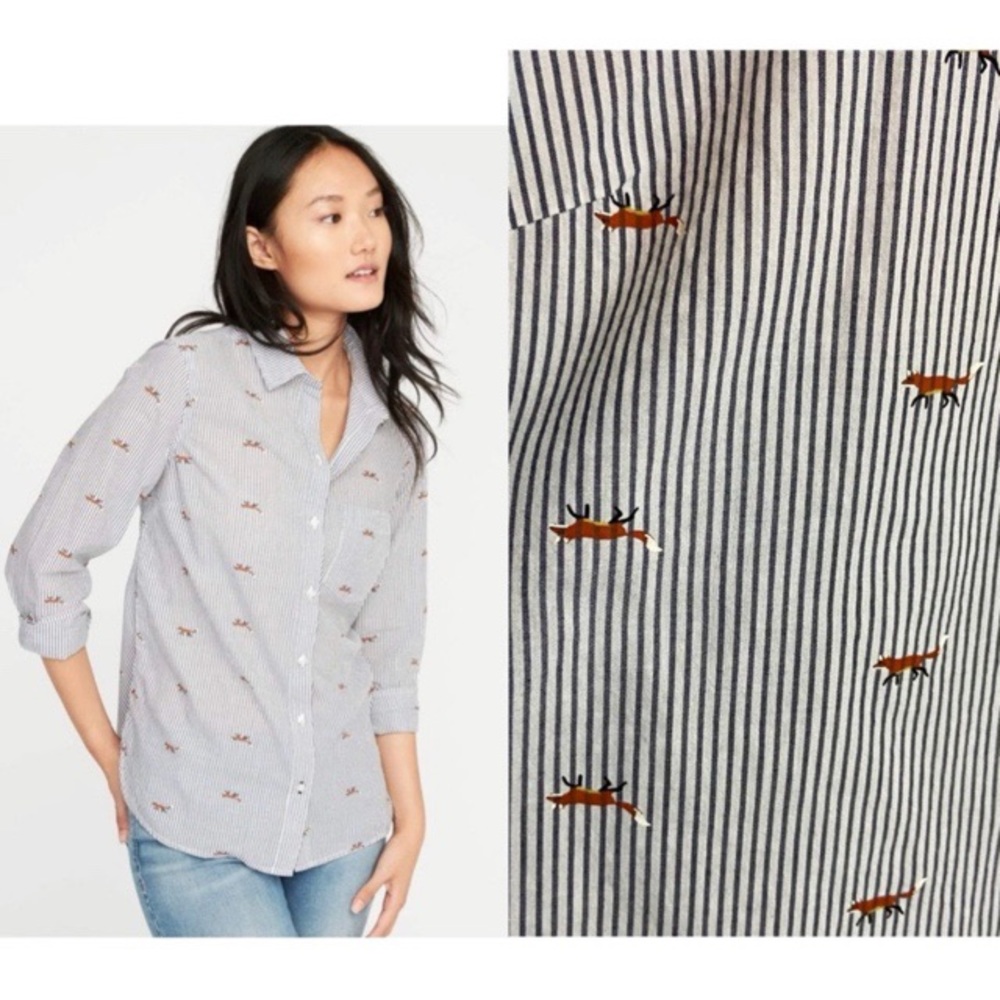 EUC Old Navy Striped Fox Shirt in size small. Classic Printed Shirt women